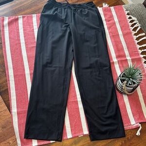 Lululemon Women’s Luxstreme MR Straight Leg Black Small